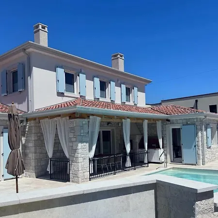Oliva Tar Villa